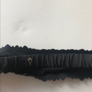 black thick ivivva headband